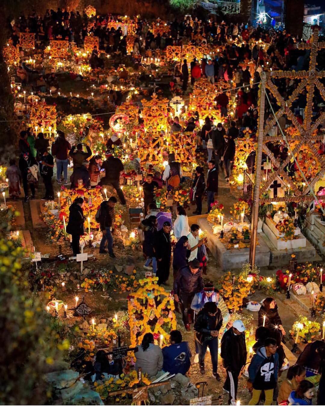 جشنواره مردگان‌ مکزیک : جشنواره مردگان‌ مکزیک نسخه مکزیکی هالووین نیست