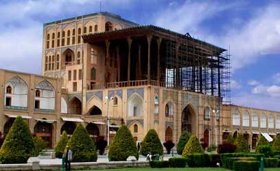 خاطره نامه اصفهان : کارولین و دوستانش در سفری که سال گذشته به ایران داشتند