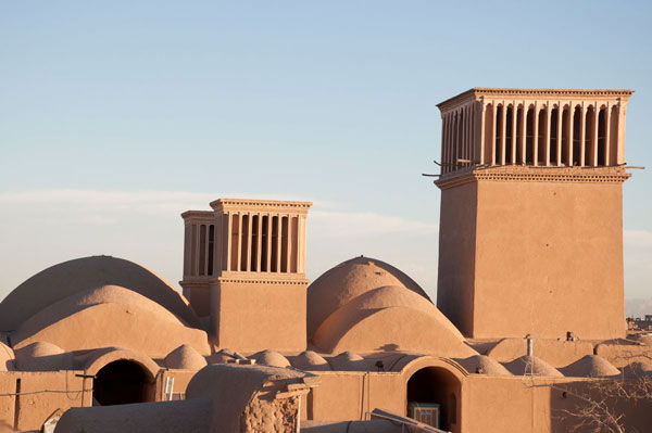 (Windcatcher) بادگیر ها ی استان یزد جزو سمبل های مهم معماری اصیل ایرانی و از جمله جاذبه های گردشگری مهم استان یزد که از سالیان دور در ایران برای تهویه قوی ساخته و استفاده میشده اند