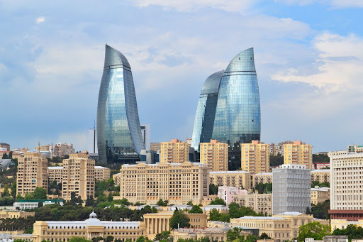 باکو جاذبه دیدنی آذربایجان : باکو ، معروف به شهر بادها