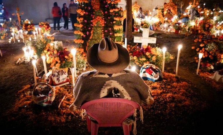 جشنواره مردگان‌ مکزیک : محراب، نماد استقبال از ارواح