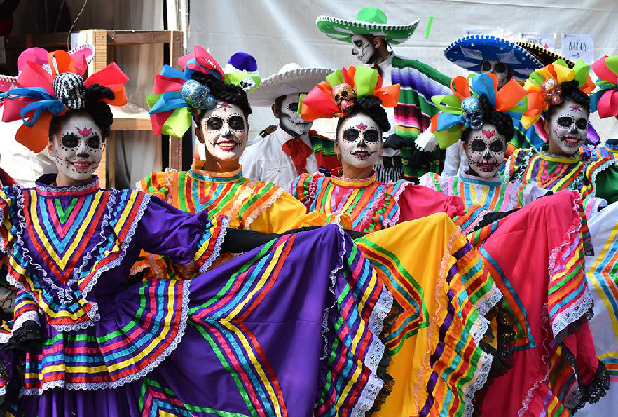 جشنواره مردگان‌ مکزیک : لباس جشنواره مردگان‌ مکزیک
