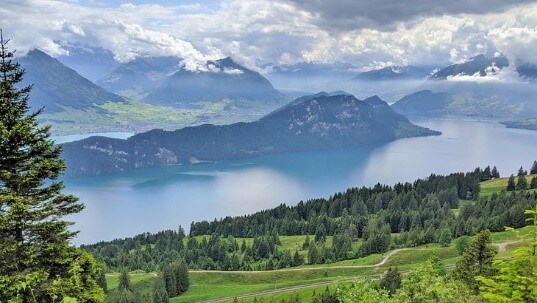 مسیر پیاده روی سوییس : توسعه گردشگری با مسیرهای رویایی پیاده روی