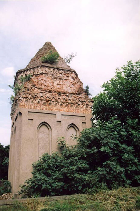 ایرانگردی : «بنای شاطر گنبد» یکی از بناهای تاریخی ساری