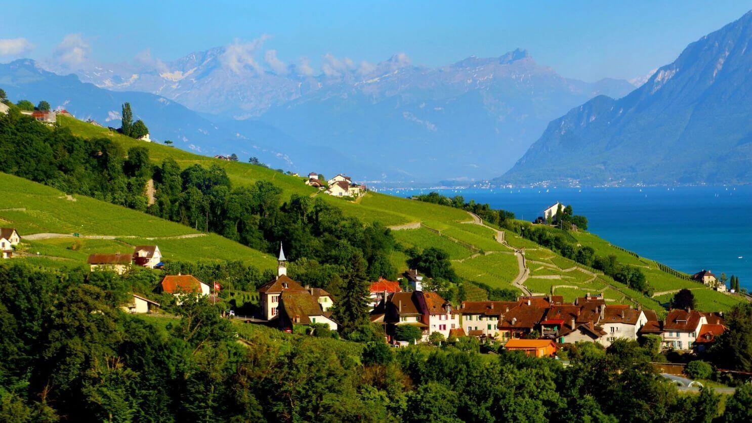 مسیر پیاده روی سوییس : قایق سواری در امتداد دریاچه زیبای ژنو